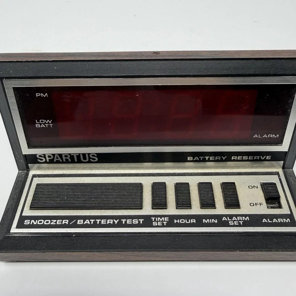 Vintage Spartus woodgrain digital red LED alarm clock Retro Model 1140 Working